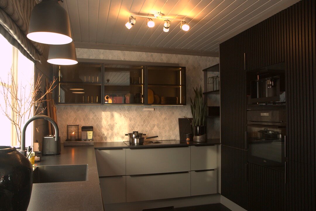 Flott og oppgradert kjøkken med alle bekvemmeligheter en kan ønske seg på en hytte. Foto: Ragnar Hartvig