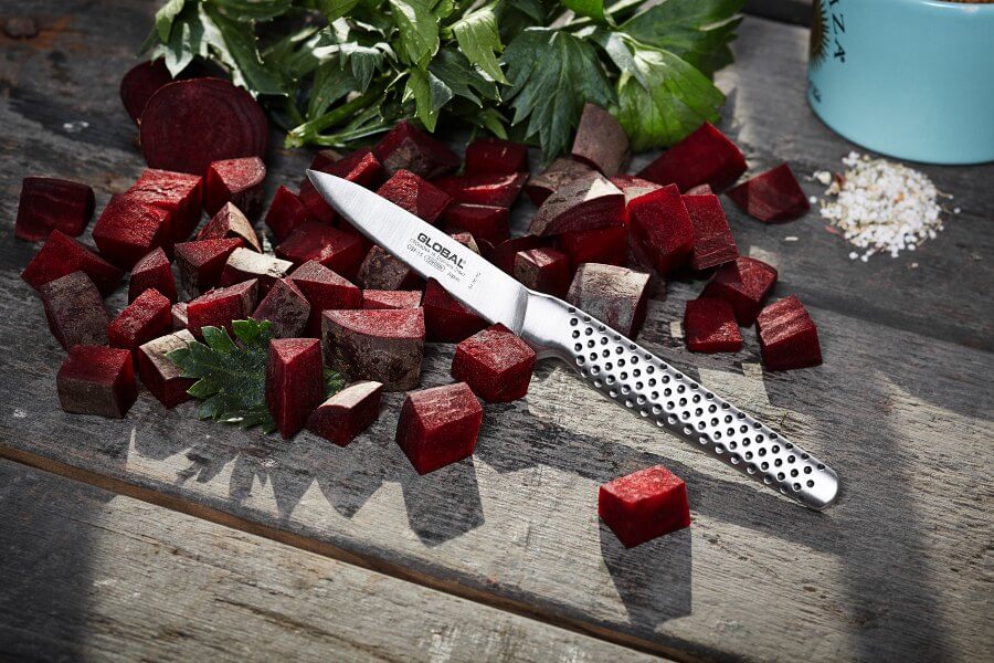En urtekniv er uunnværlig i en knivsamling og nødvendig for mange av skjæreoppgavene som en kokkekniv er for stor og upraktisk til.