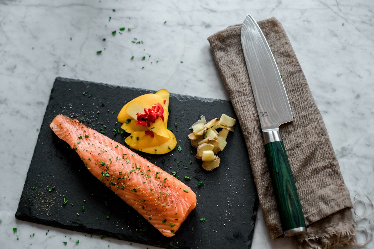Med fortreffelig skarphet og perfekt balanse gir Smaragd knivene deg en unik brukeropplevelse. Et perfekt gavetips til den kvalitetsbevisste hjemmekokken.
